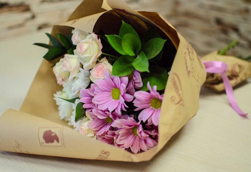 Букет цветов из: Розы и Хризантемы в Хотеичи