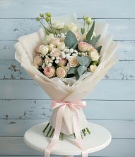 Букет цветов из:  Розы и Лизиантусы в Хотеичи
