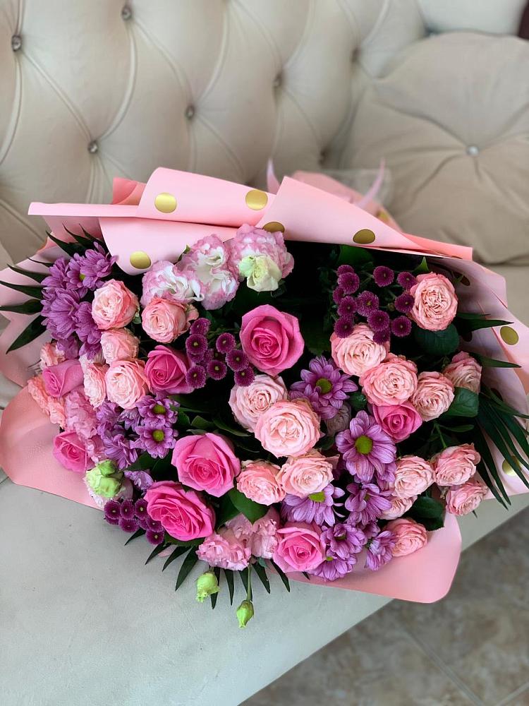 Букет цветов из: Хризантемы, Розы и Лизиантусы в Хотеичи