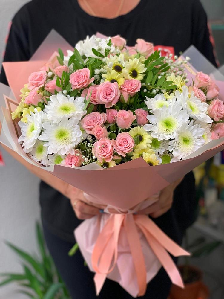 Букет цветов из: Розы и Хризантемы в Хотеичи