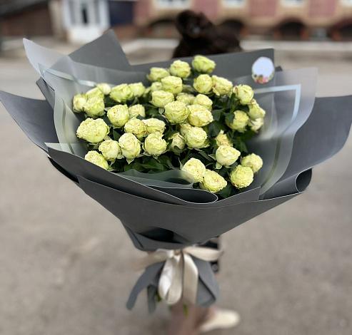 Букет Белые кустовые розы Солинеро в Хотеичи