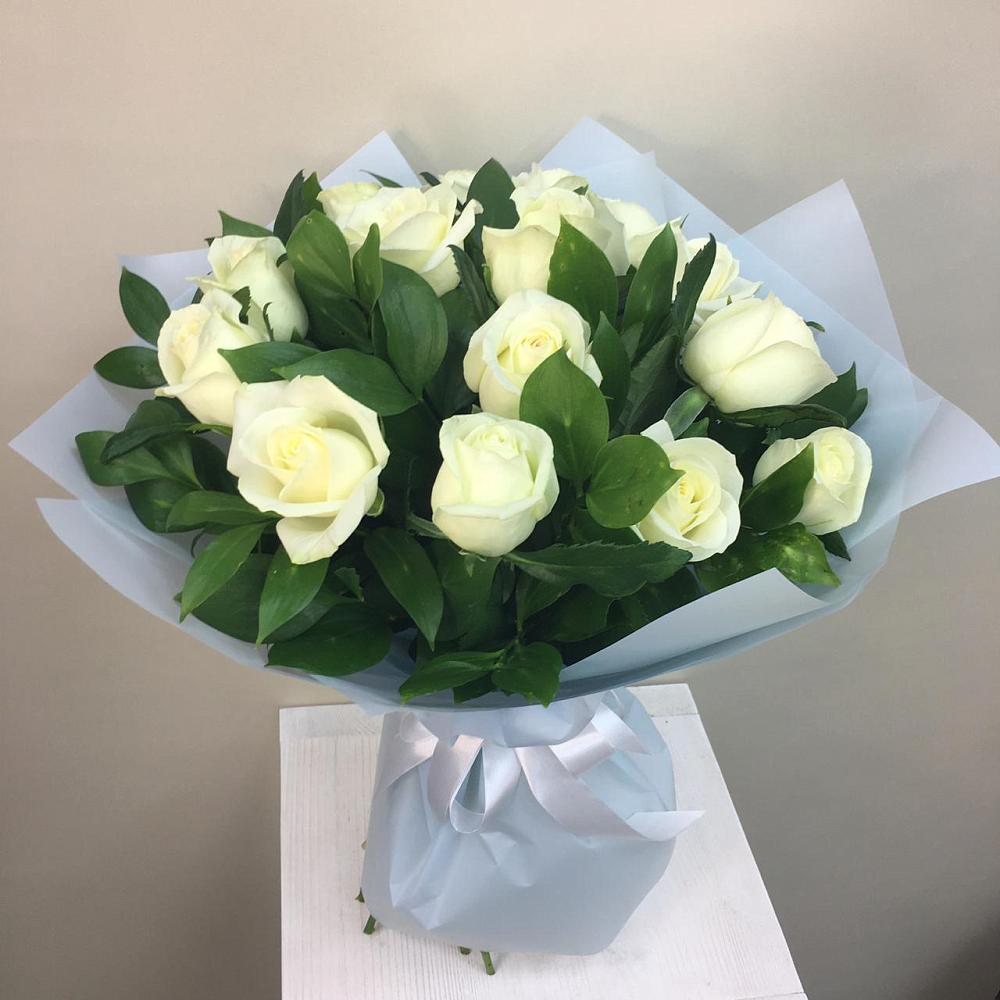 Букет 15 Белых роз Проуд в Хотеичи