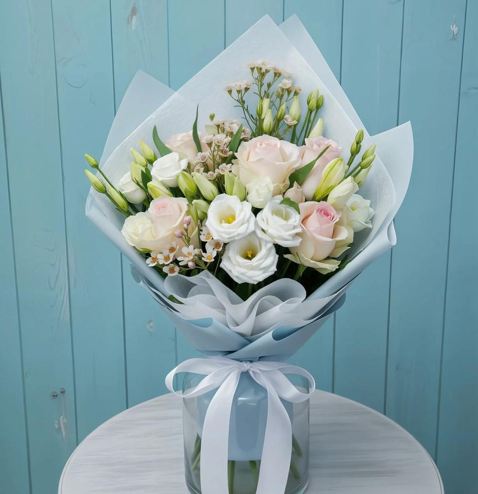 Букет цветов из: Розы и Лизиантусы в Хотеичи