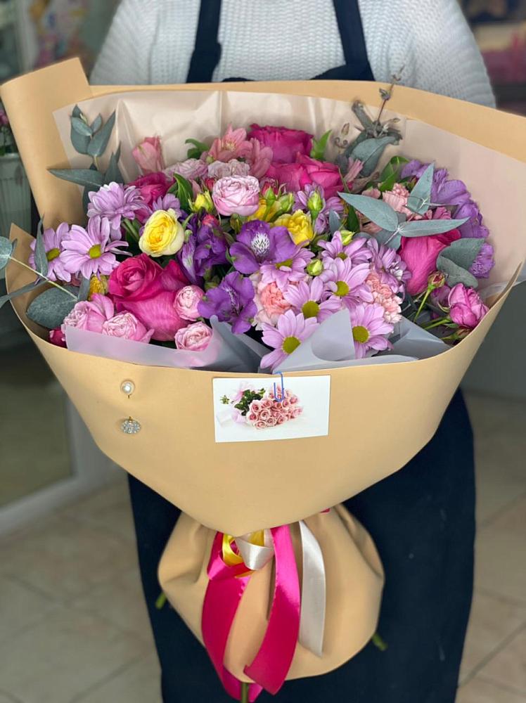 Букет цветов из: Хризантемы, Гвоздики и Альстромерии в Хотеичи