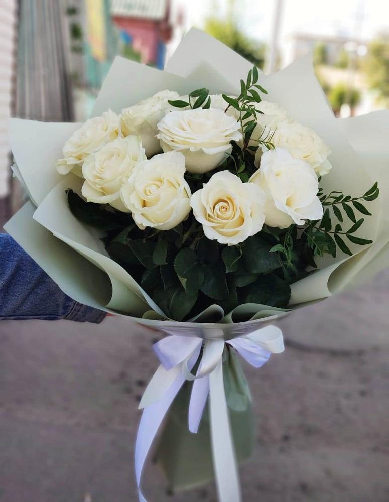 Букет Белые розы Проуд в Хотеичи