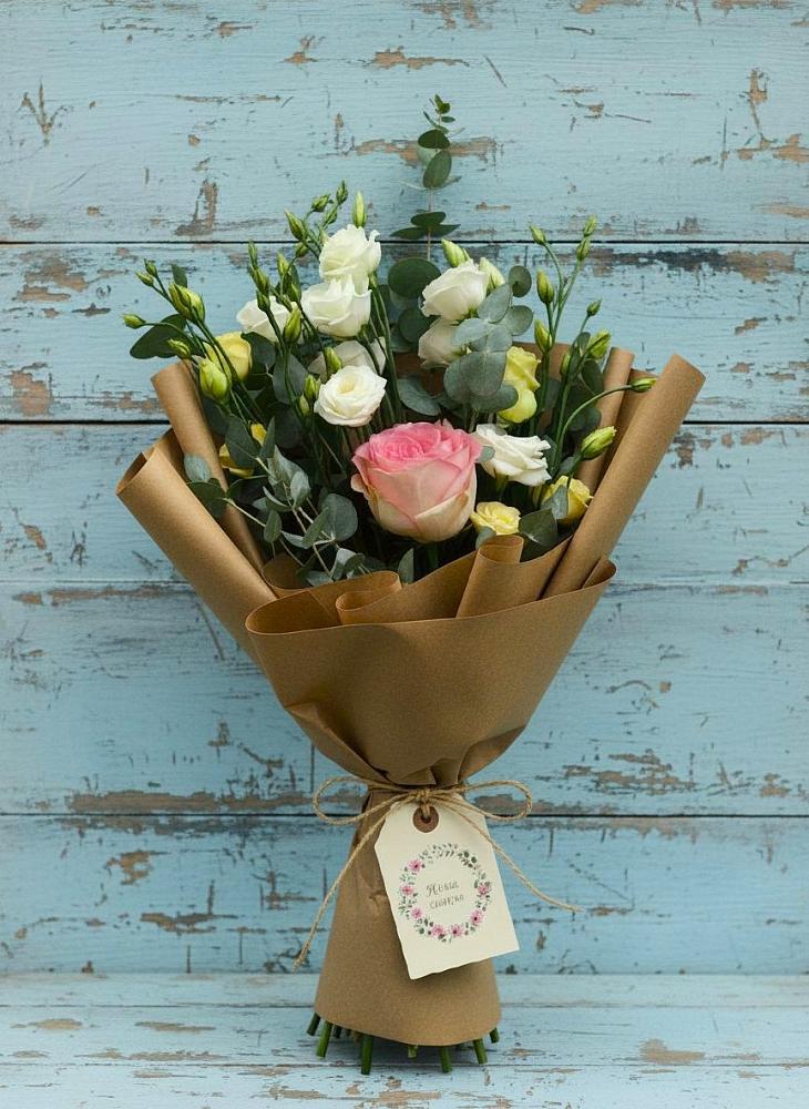 Букет цветов из: Розы и Лизиантусы в Хотеичи