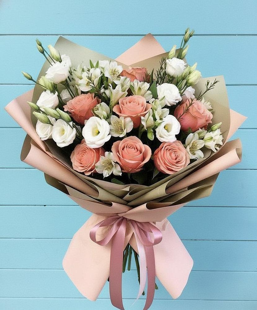 Букет цветов из: Розы, Альстромерии и Лизиантусы в Хотеичи