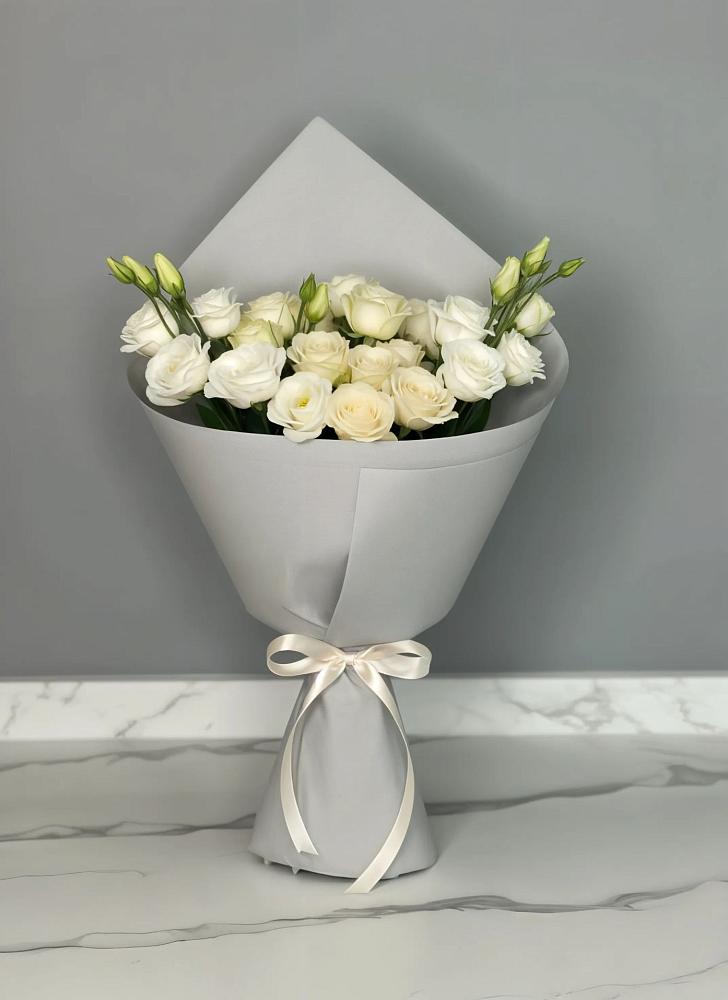 Букет цветов из: Розы и Лизиантусы в Хотеичи