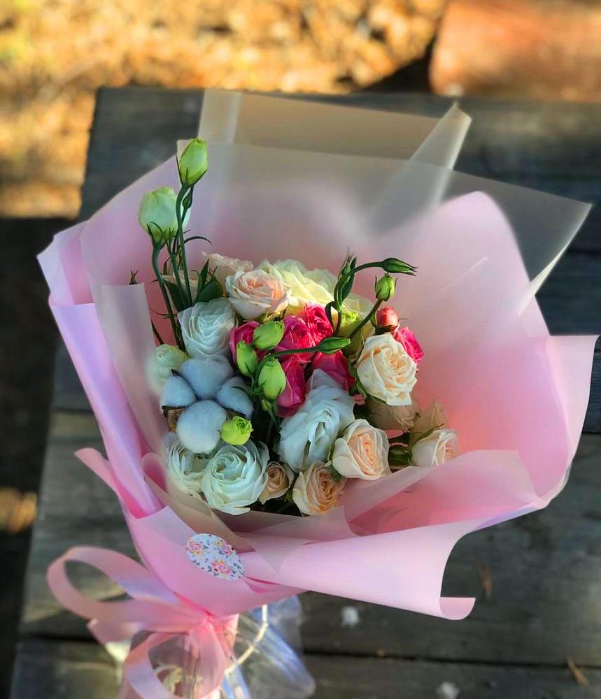 Букет цветов из: Розы и Лизиантусы в Хотеичи