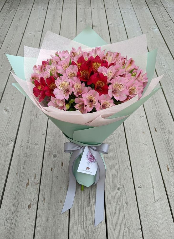 Букет цветов из: Альстромерии в Хотеичи