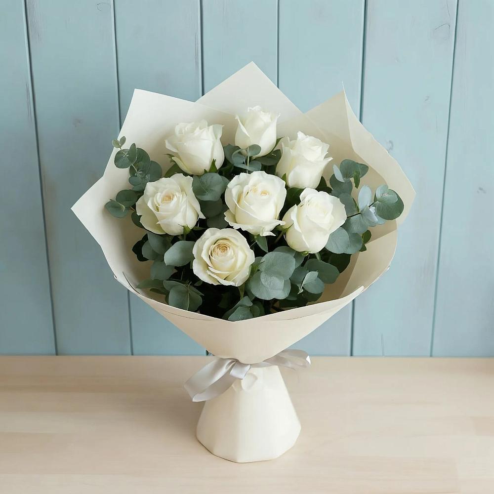 Букет Белые розы в Эвкалипте в Хотеичи