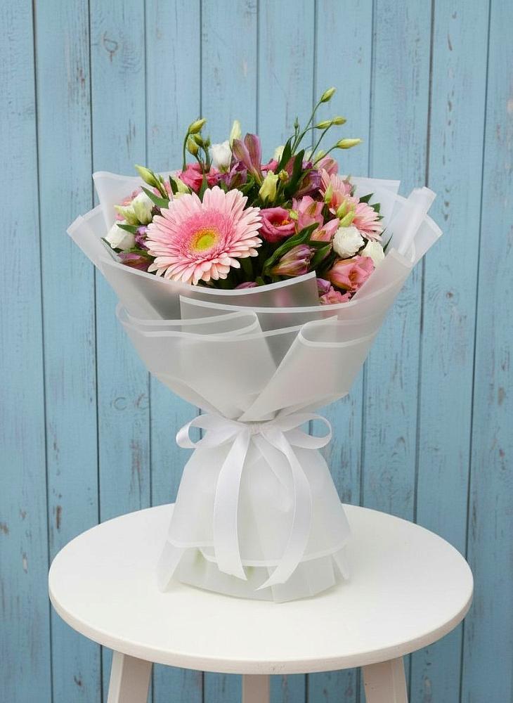 Букет цветов из: Герберы, Альстромерии и Лизиантусы в Хотеичи