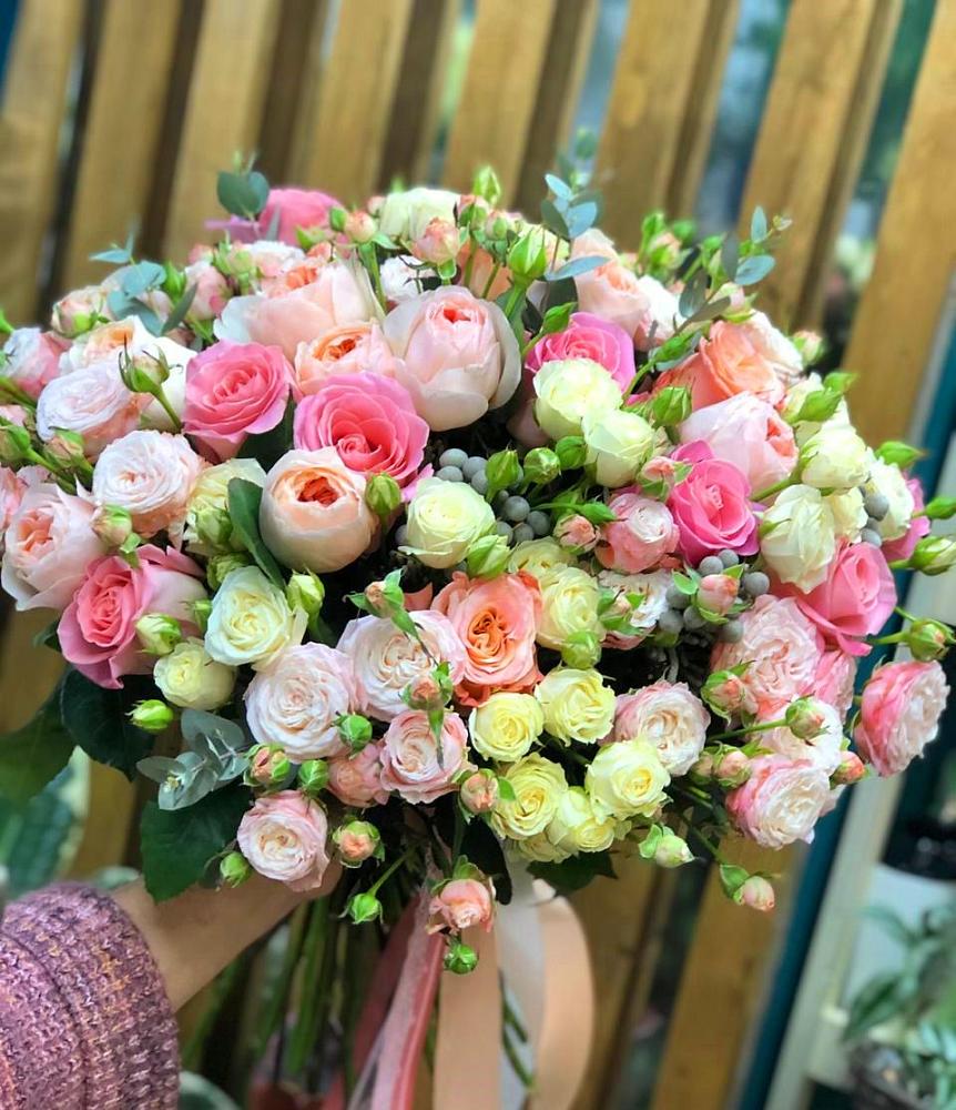 Букет цветов из: Розы в Хотеичи