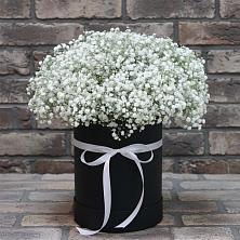 Цветочная композиция из Гипсофила в шляпной коробке в Хотеичи