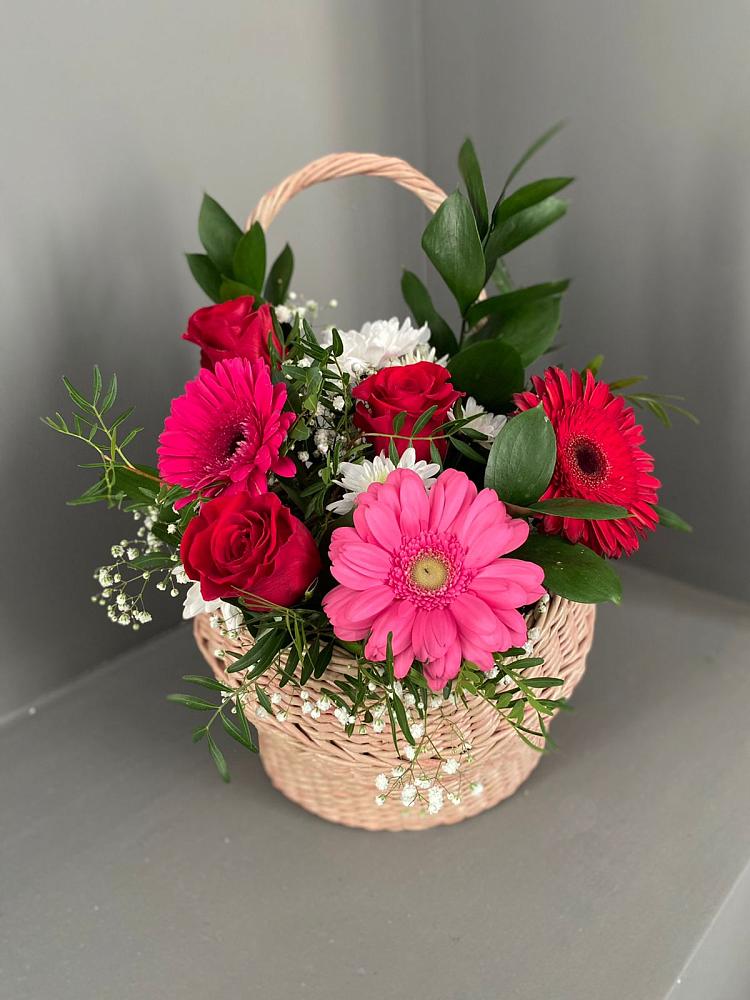 Цветочная композиция из Розы, Хризантемы и Герберы в корзине в Хотеичи