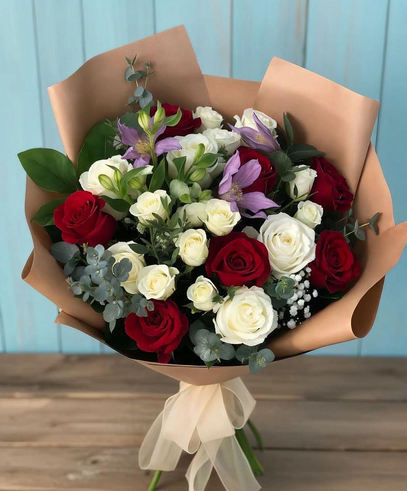 Букет цветов из: Розы и Альстромерии в Хотеичи