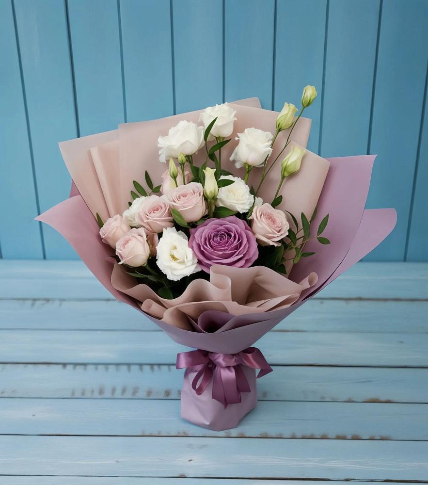 Букет цветов из: Розы и Лизиантусы в Хотеичи